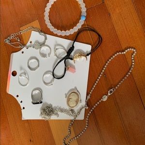 I am selling older clothes I’ve grown out of!! They are mostly barely worn!